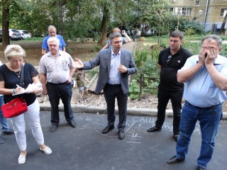 Григорий Парсентьев провел повторную встречу с жителями на ул. Есенина в Рязани