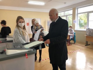 Александр Кривов принял участие в голосовании на выборах в Госдуму РФ VIII созыва